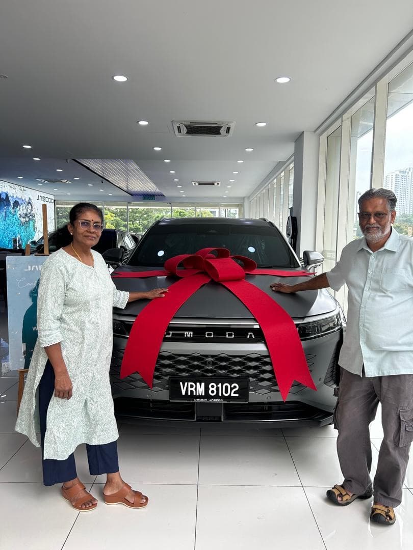 Customer collecting a Omoda C9 at Apple Autotech Sdn. Bhd., Bukit Jalil