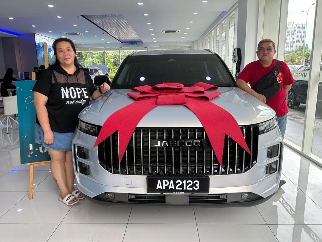 Customer collecting a Jaecoo J7 at Apple Autotech Sdn. Bhd., Bukit Jalil