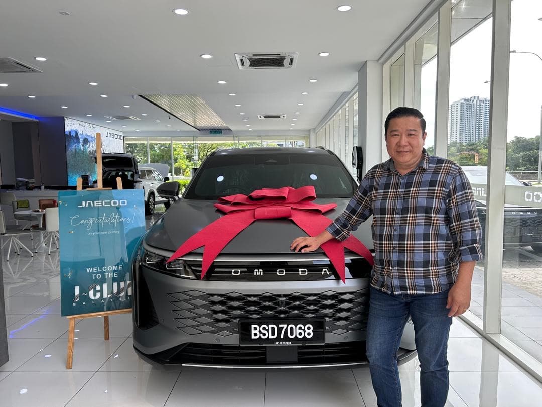 Customer collecting a Omoda C9 at Apple Autotech Sdn. Bhd., Bukit Jalil