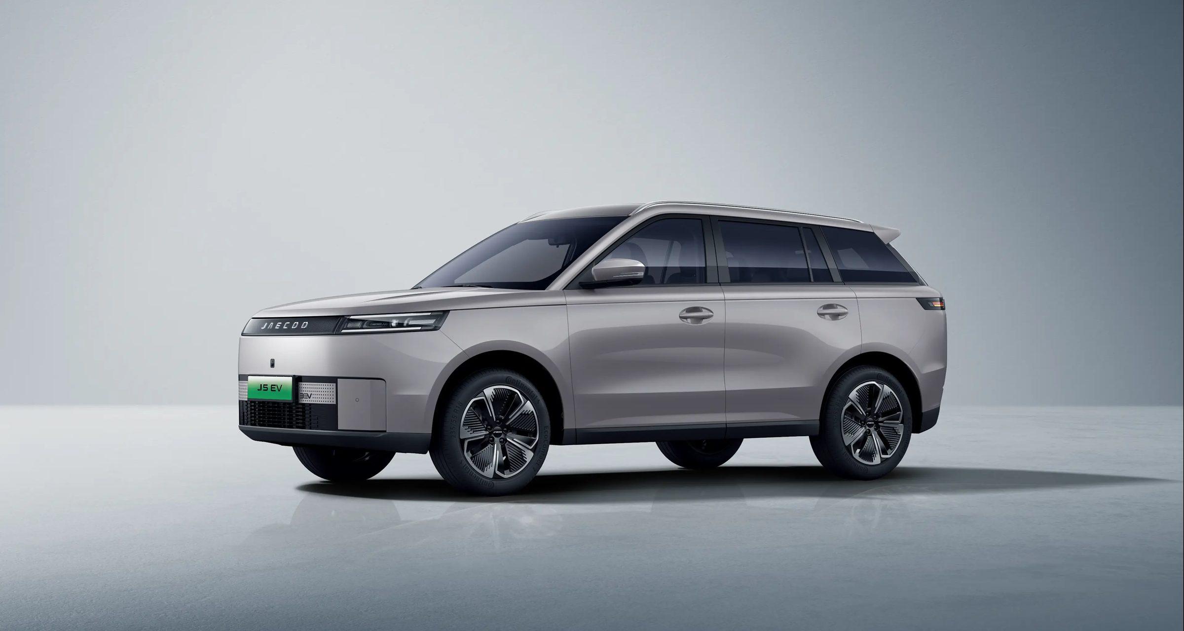 Jaecoo J5 EV front three-quarter view