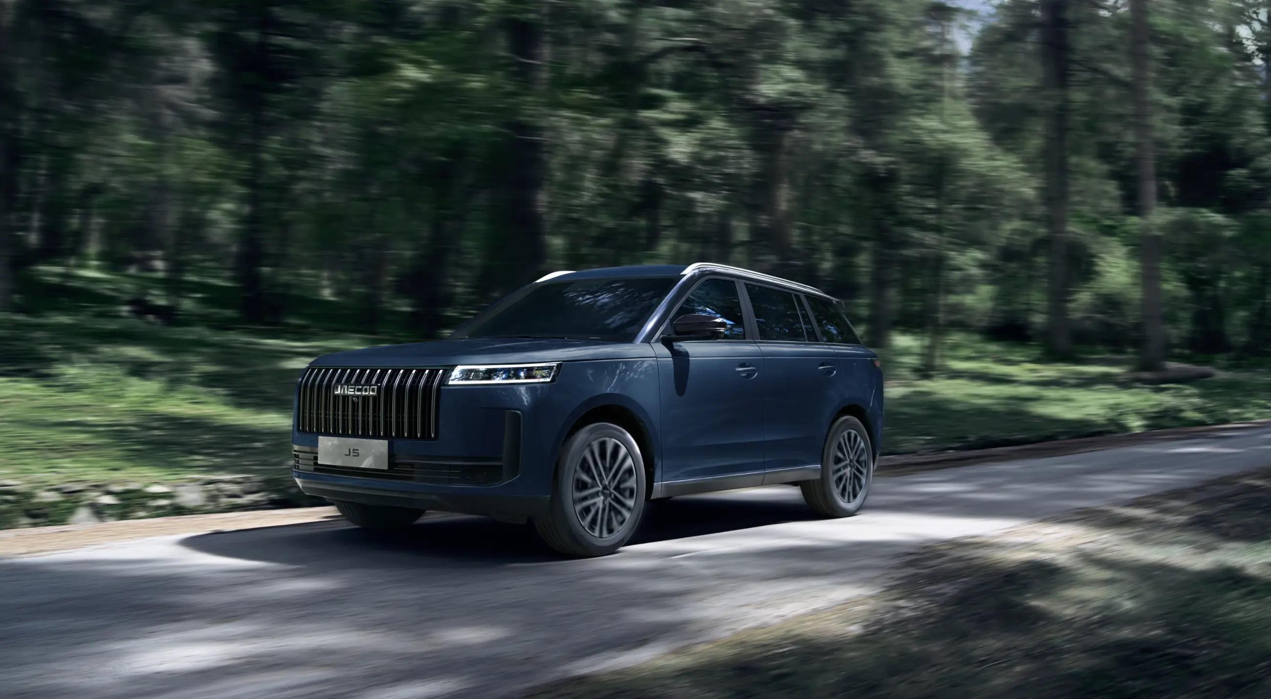 Jaecoo J5 on a forest road