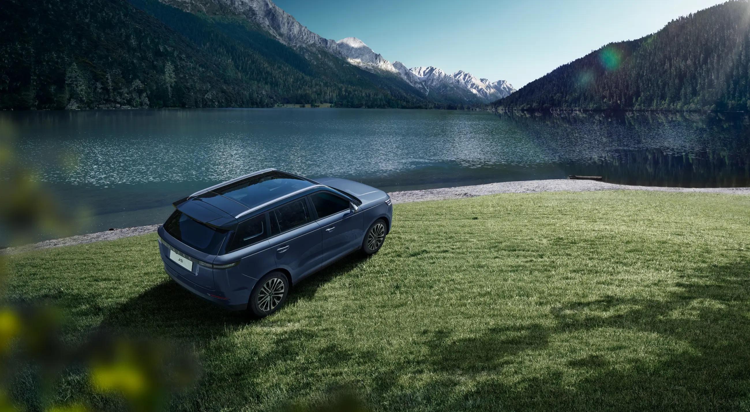 Jaecoo J5 rear view by a lake