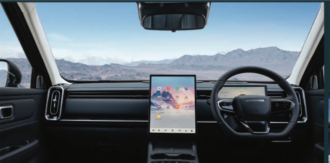 Jaecoo J7 PHEV cabin with portrait touchscreen