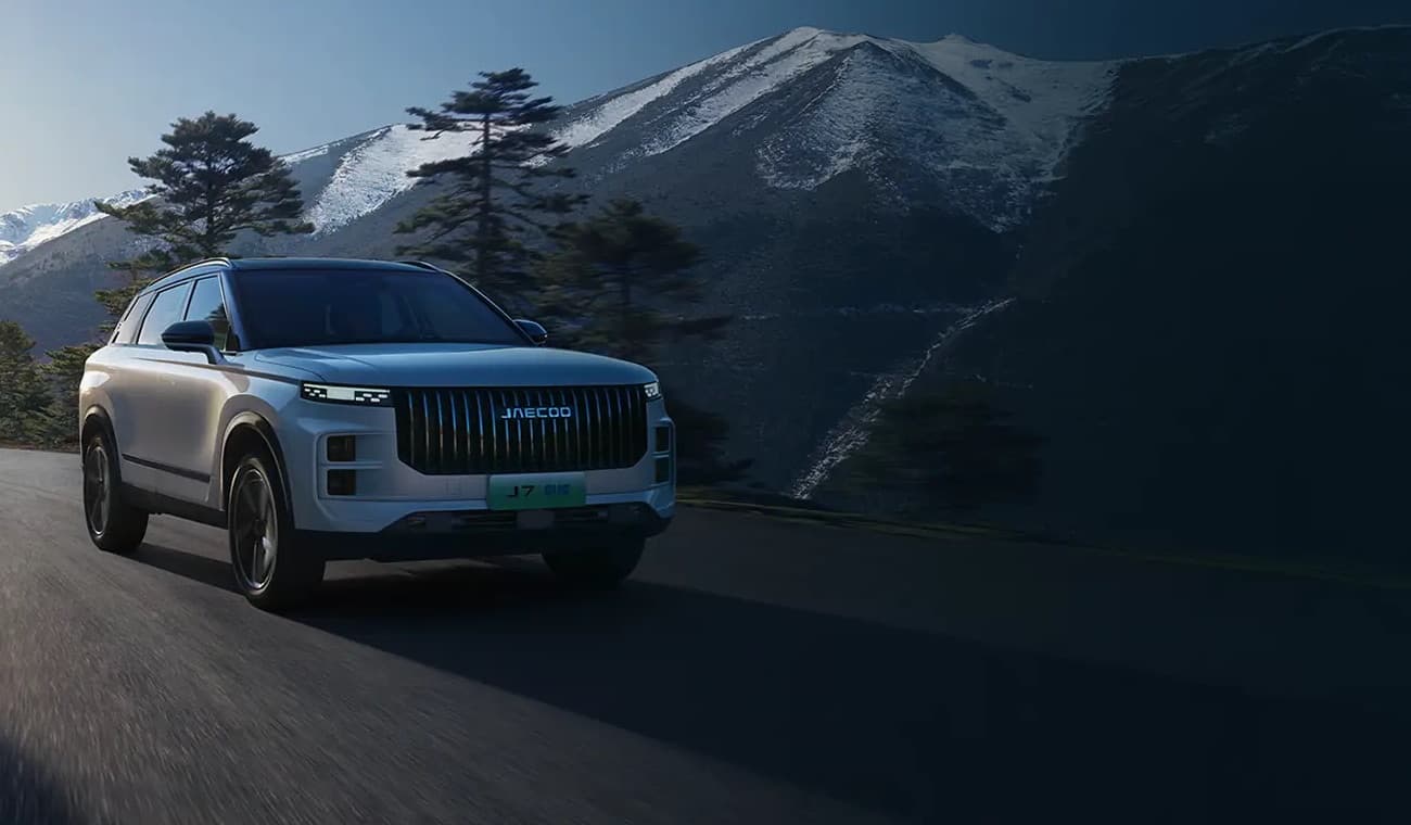 Jaecoo J7 PHEV on a mountain road