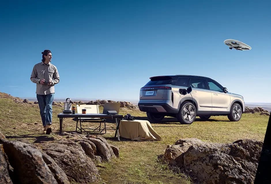 Jaecoo J7 PHEV powering camping equipment with vehicle-to-load