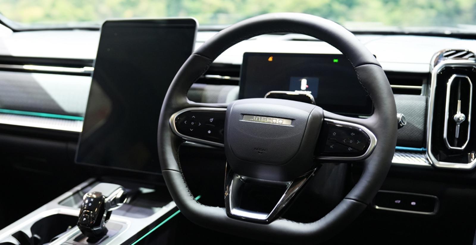 Jaecoo J7 steering wheel and instrument cluster