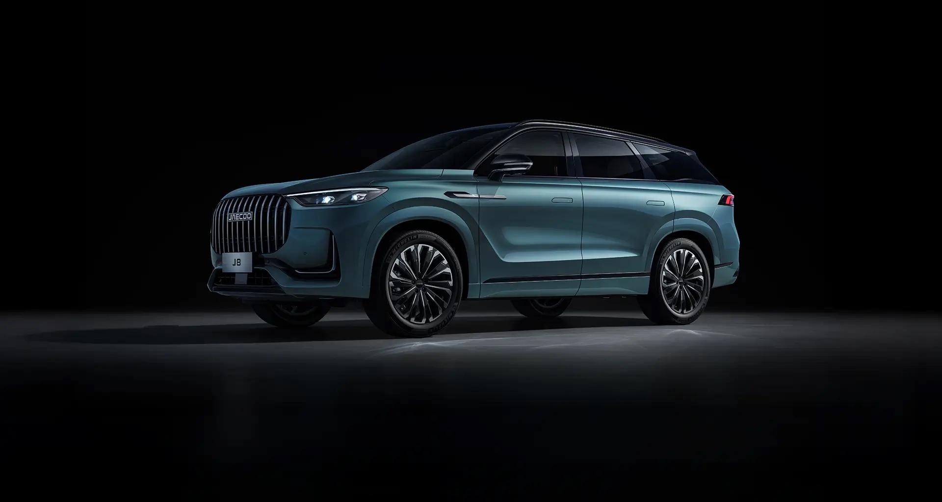 Jaecoo J8 in Olive Grey, studio front three-quarter view
