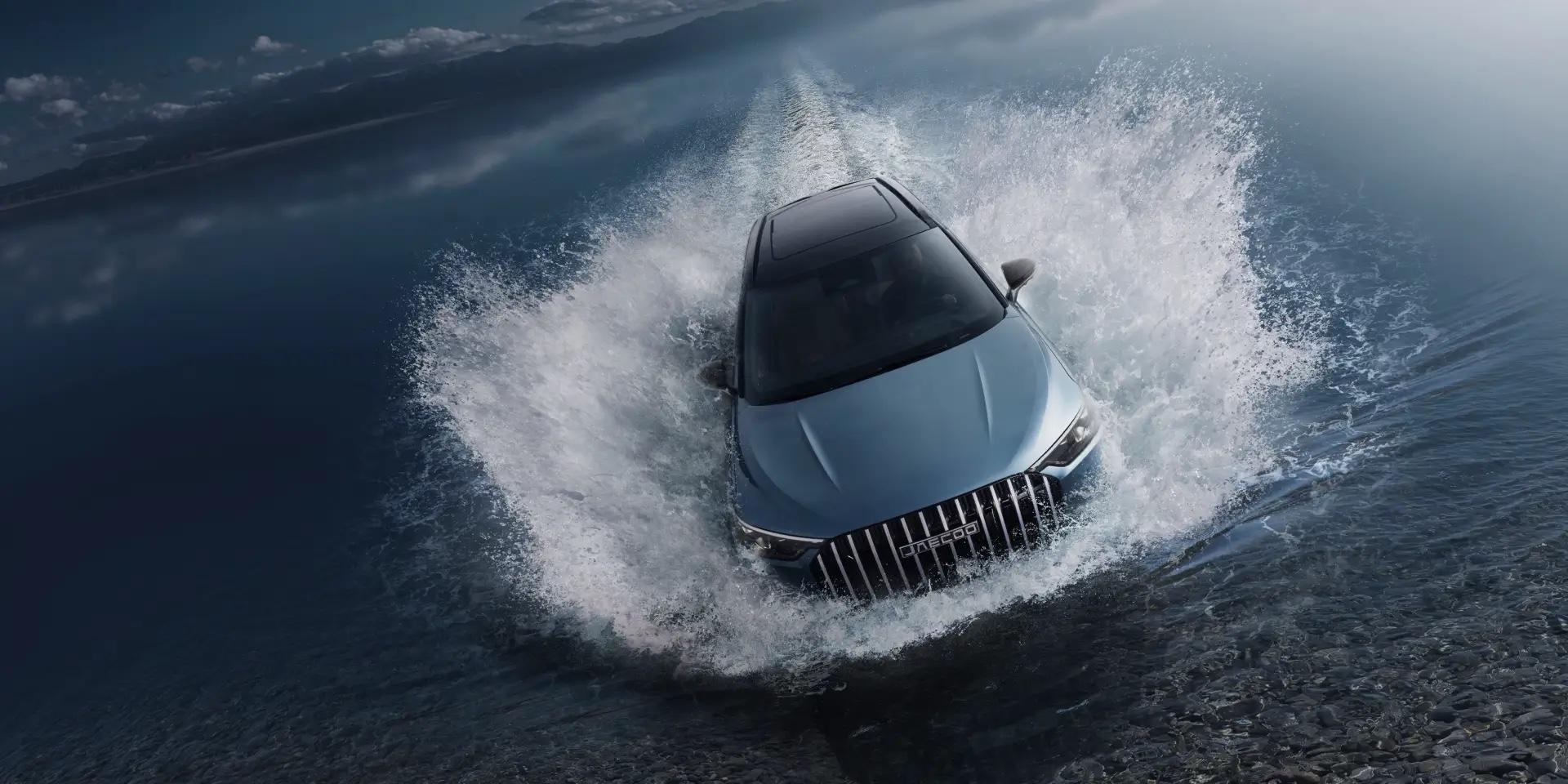 Jaecoo J8 crossing water