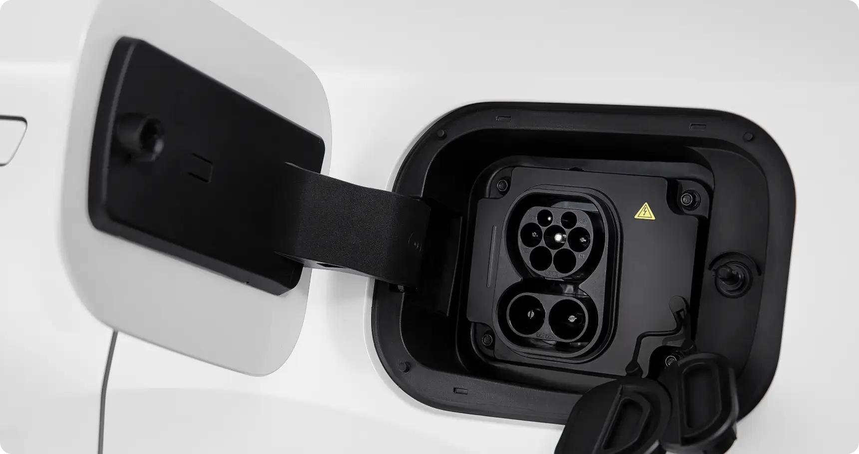 Omoda C9 PHEV charging port