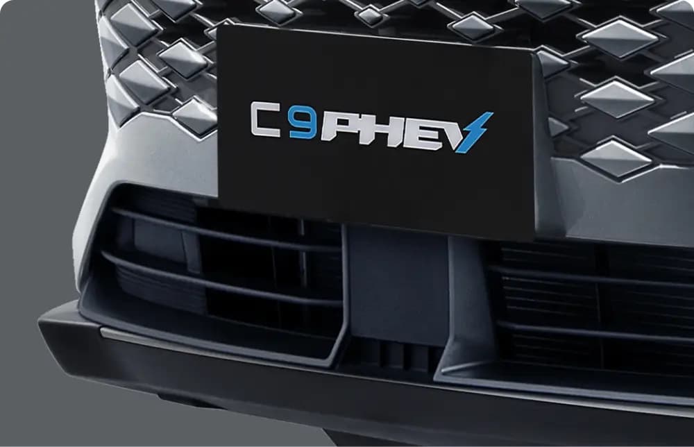 Omoda C9 PHEV badge on the grille