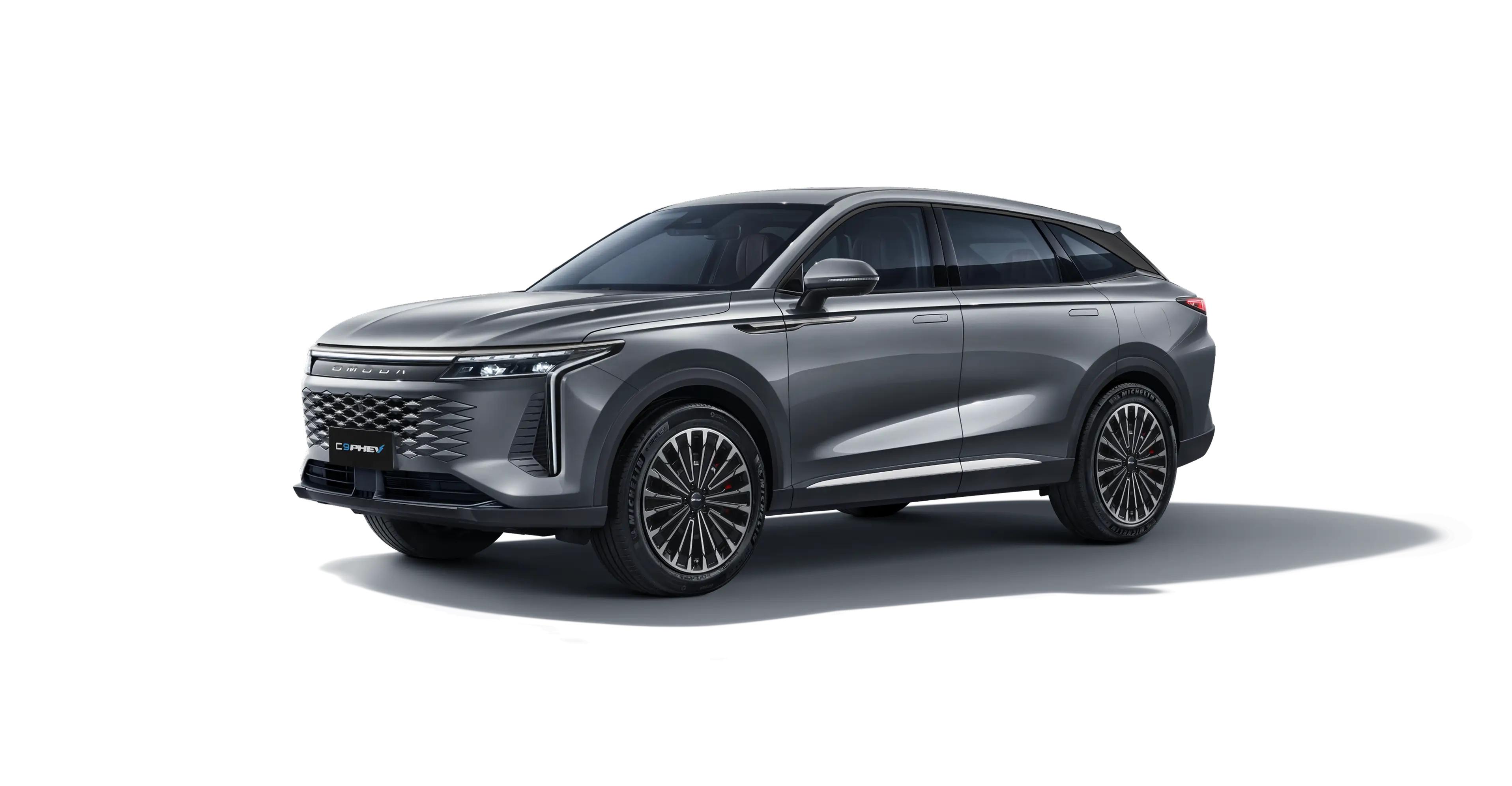 Omoda C9 PHEV front three-quarter view